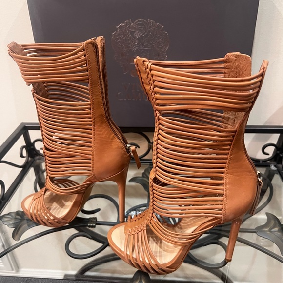 Vince Camuto Barbara Heel in Tan,Size 7 - Picture 2 of 5